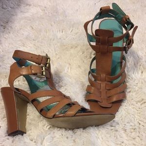 Strappy heel